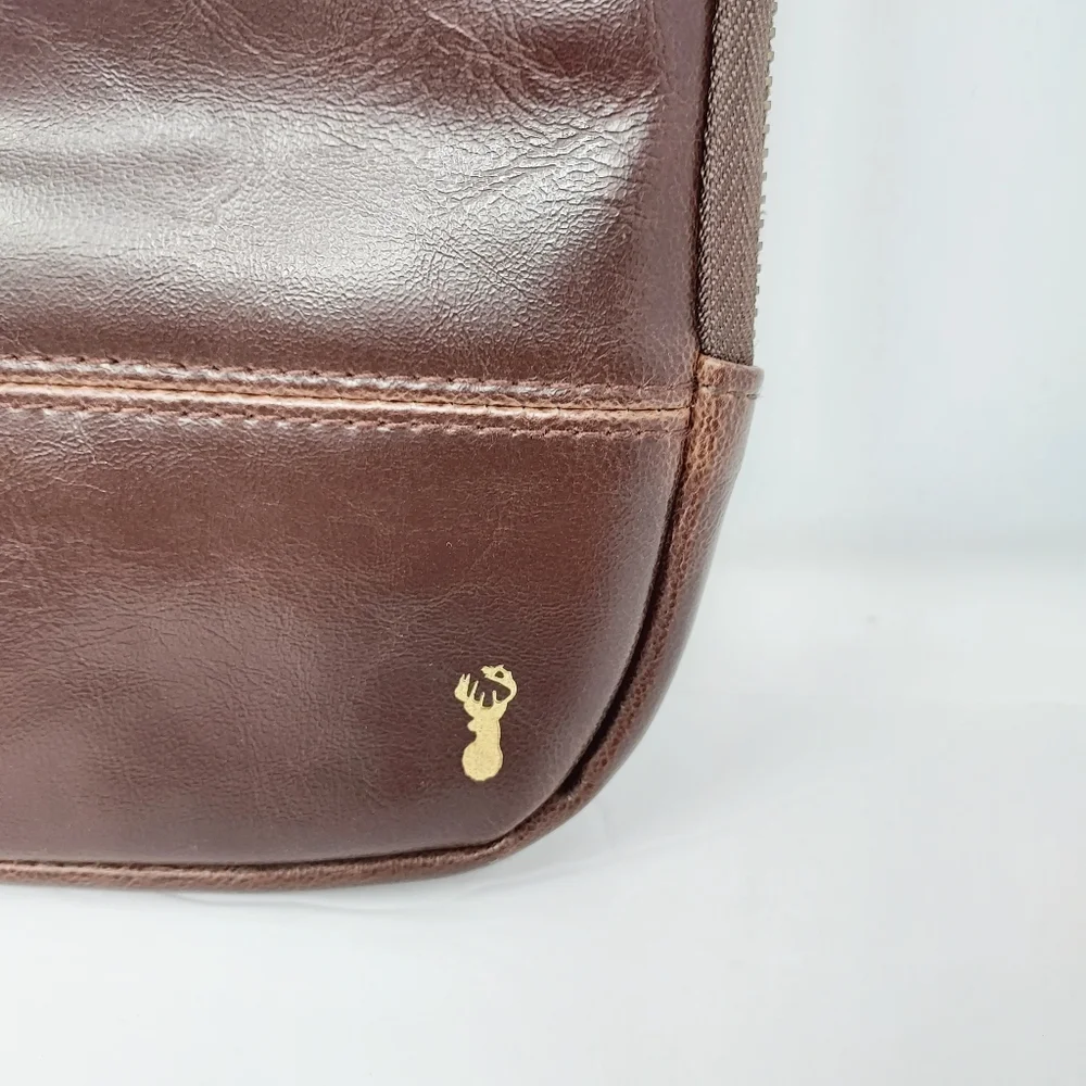 ⭐️5/$20 Typo Brown Ipad Bag